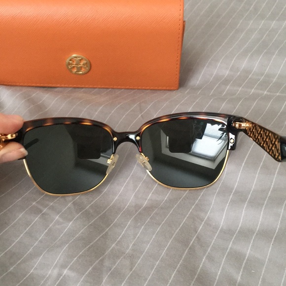 Authentic Tory Burch Sunglasses! - Picture 7 of 8